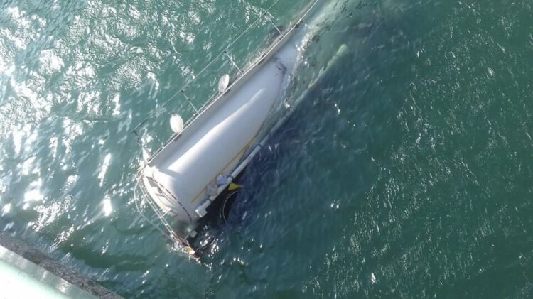 Cisterna sletjela u Neretvu