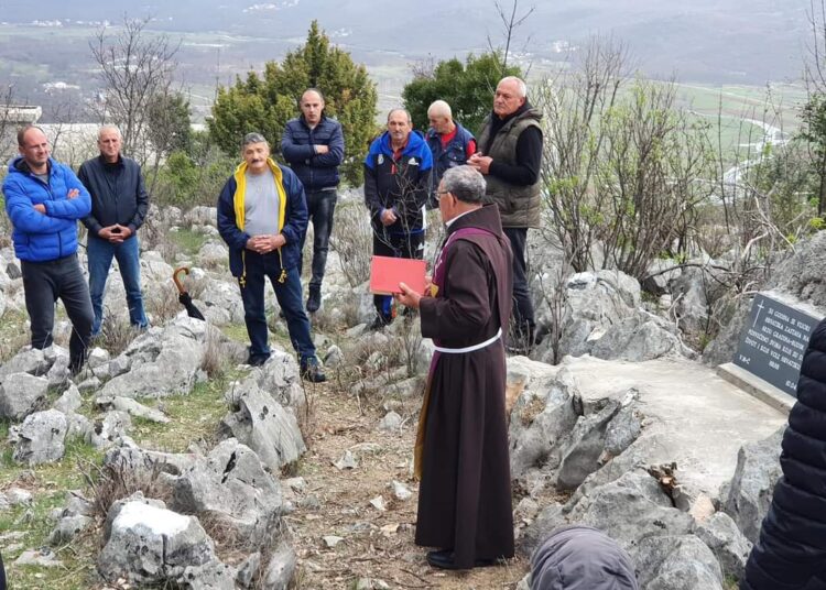 Na Budimu iznad Kočerina postavljena spomen ploča za poginule i umrle hrvatske branitelje