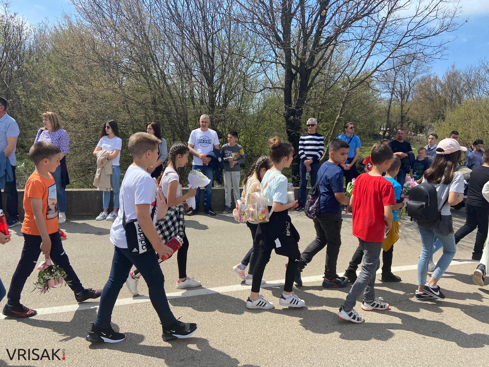 Veliki broj vjernika na Putu križa od Uzarića do Širokog Brijega