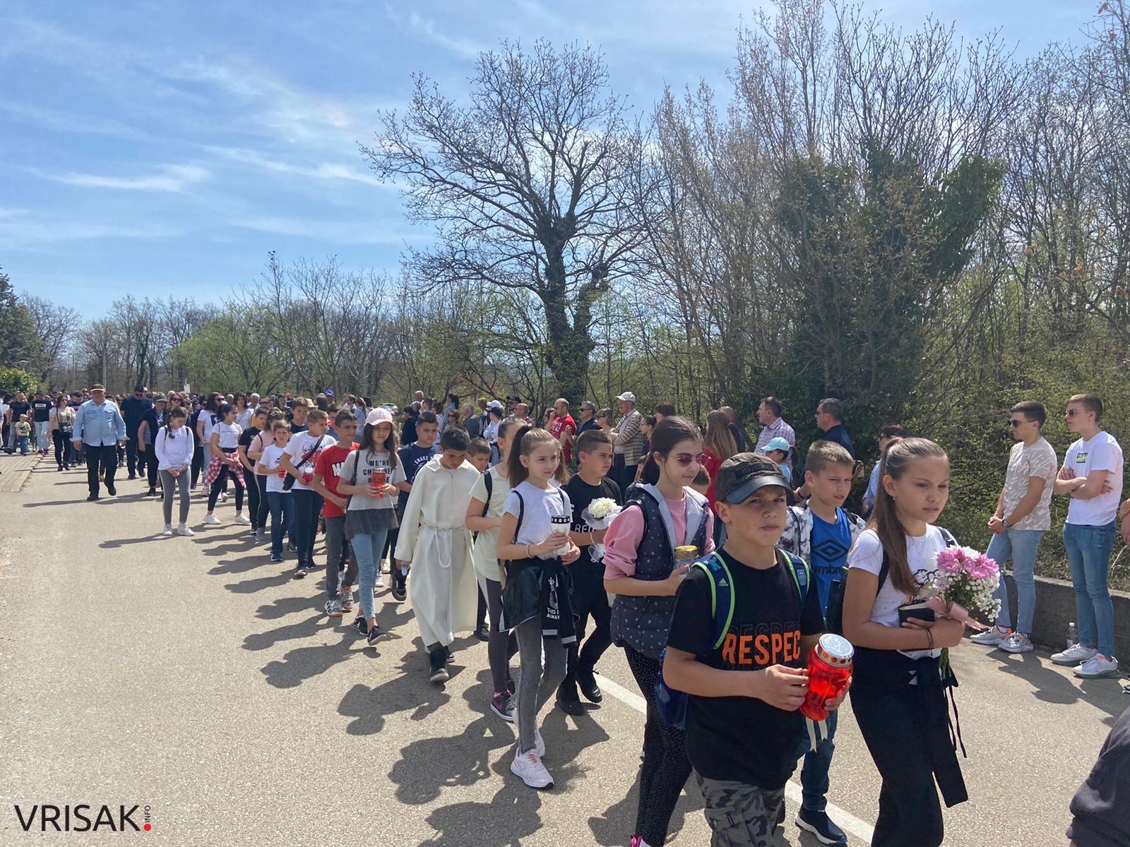 Veliki broj vjernika na Putu križa od Uzarića do Širokog Brijega
