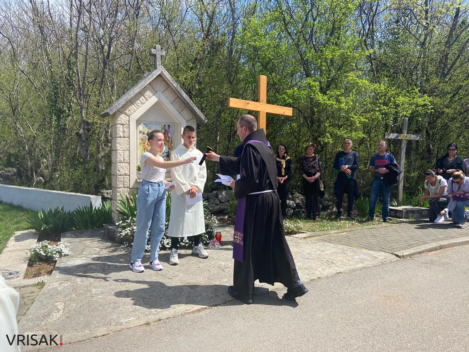 Veliki broj vjernika na Putu križa od Uzarića do Širokog Brijega
