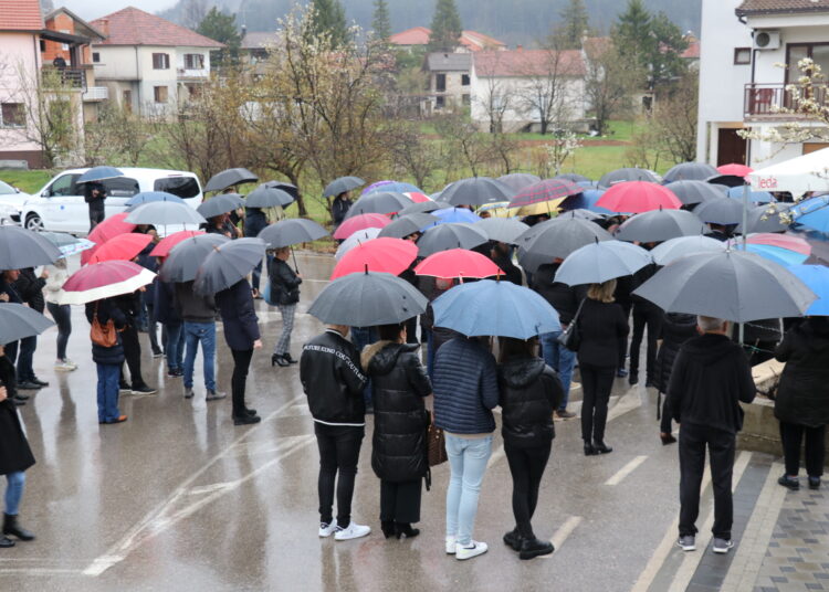 Otkrivena spomen ploča za šestero Širokobriježana poginulih u raketiranju zločinačke JNA