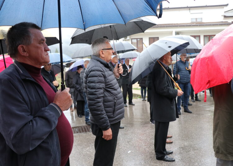 Otkrivena spomen ploča za šestero Širokobriježana poginulih u raketiranju zločinačke JNA
