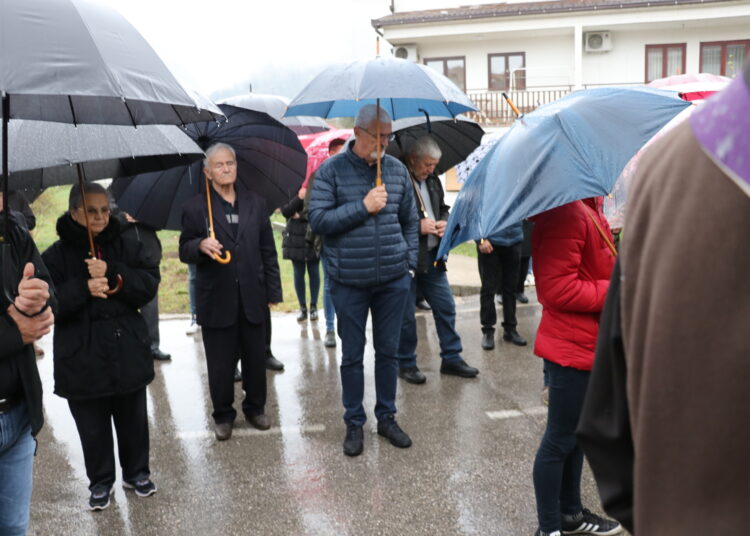 Otkrivena spomen ploča za šestero Širokobriježana poginulih u raketiranju zločinačke JNA