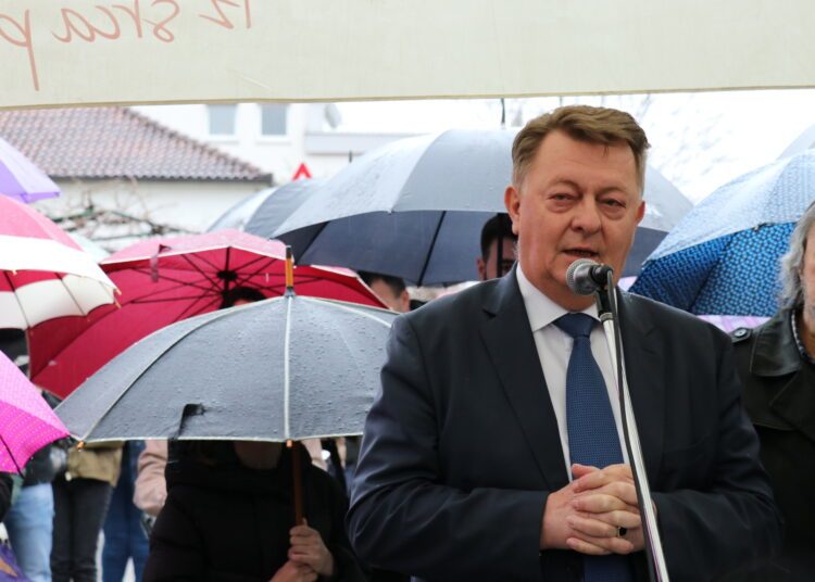 Otkrivena spomen ploča za šestero Širokobriježana poginulih u raketiranju zločinačke JNA