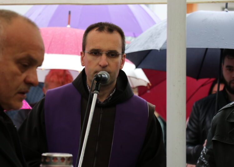 Otkrivena spomen ploča za šestero Širokobriježana poginulih u raketiranju zločinačke JNA