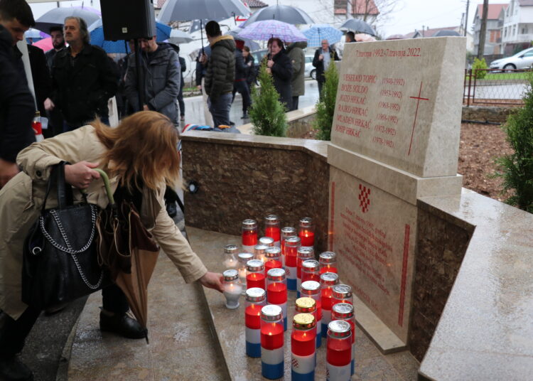 Otkrivena spomen ploča za šestero Širokobriježana poginulih u raketiranju zločinačke JNA