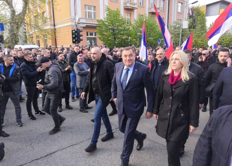 U Banjoj Luci skup potpore Dodiku, okupile se tisuće sudionika