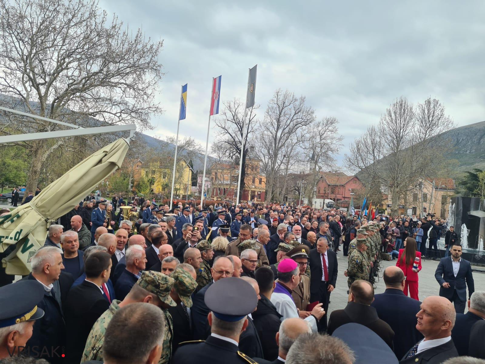 Donosimo fotografije s tridesete obljetnice uspostave HVO u Mostaru - Vrisak.info