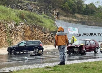 Jedna osoba ozlijeđena u sudaru tri vozila u Ljubuškom