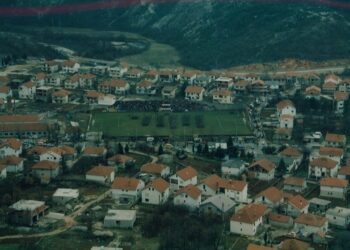 Pogledajte fotografije iz Širokog Brijega 1995. godine, s 1. obljetnice 2. gardijske brigade HVO-a