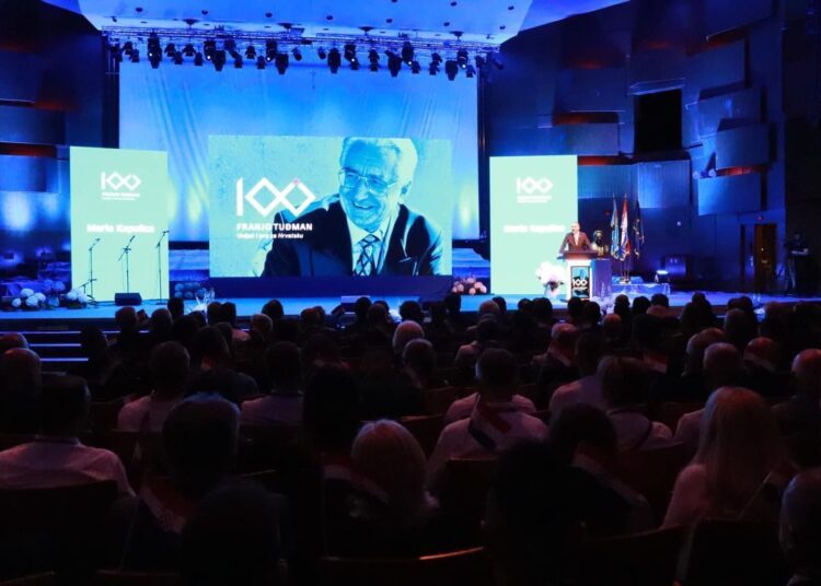 Tisuće ljudi na svečanosti povodom stote obljetnice rođenja prvog hrvatskog predsjednika dr. Franje Tuđmana