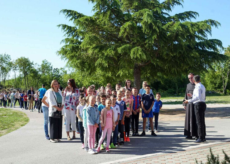 U Rasnu održane Stare školske igre