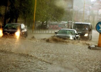 Jako nevrijeme pogodilo Tuzlu, vatrogasci spašavali djecu