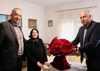 Široki Brijeg: Kraljević i Topić baki Dragici čestitali stoti rođendan
