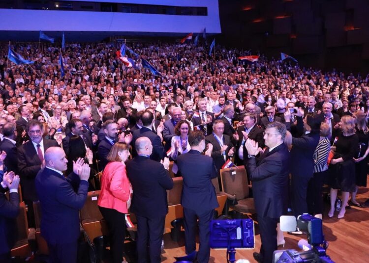 Tisuće ljudi na svečanosti povodom stote obljetnice rođenja prvog hrvatskog predsjednika dr. Franje Tuđmana