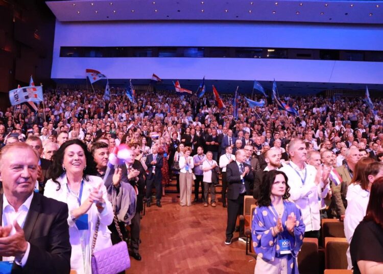 Tisuće ljudi na svečanosti povodom stote obljetnice rođenja prvog hrvatskog predsjednika dr. Franje Tuđmana