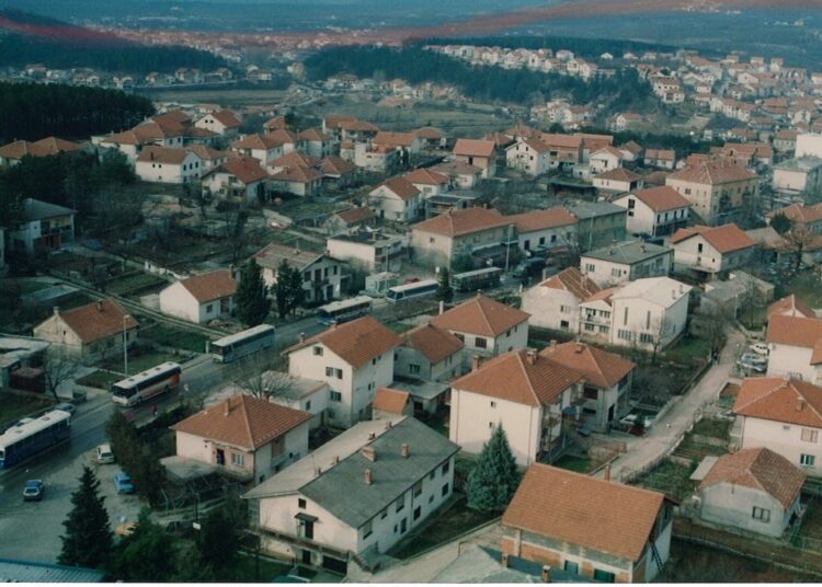 Pogledajte fotografije iz Širokog Brijega 1995. godine, s 1. obljetnice 2. gardijske brigade HVO-a