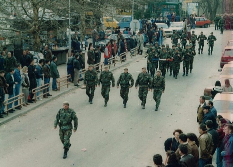 Pogledajte fotografije iz Širokog Brijega 1995. godine, s 1. obljetnice 2. gardijske brigade HVO-a