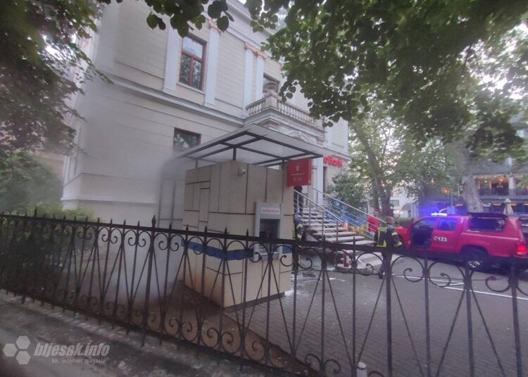 Mostar: Požar na Rondou, gorio bankomat