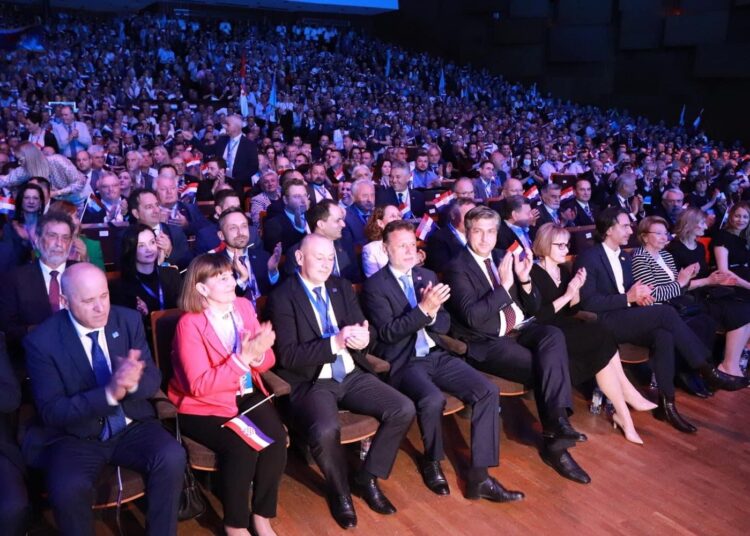 Tisuće ljudi na svečanosti povodom stote obljetnice rođenja prvog hrvatskog predsjednika dr. Franje Tuđmana