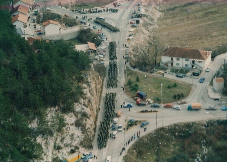Pogledajte fotografije iz Širokog Brijega 1995. godine, s 1. obljetnice 2. gardijske brigade HVO-a