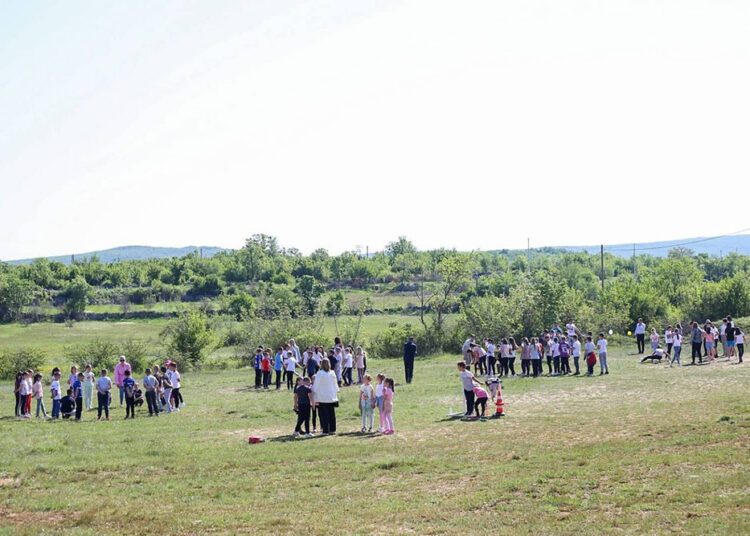 U Rasnu održane Stare školske igre