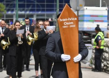 Ivica Osim pokopan u Sarajevu, tisuće ljudi se oprostile od legende