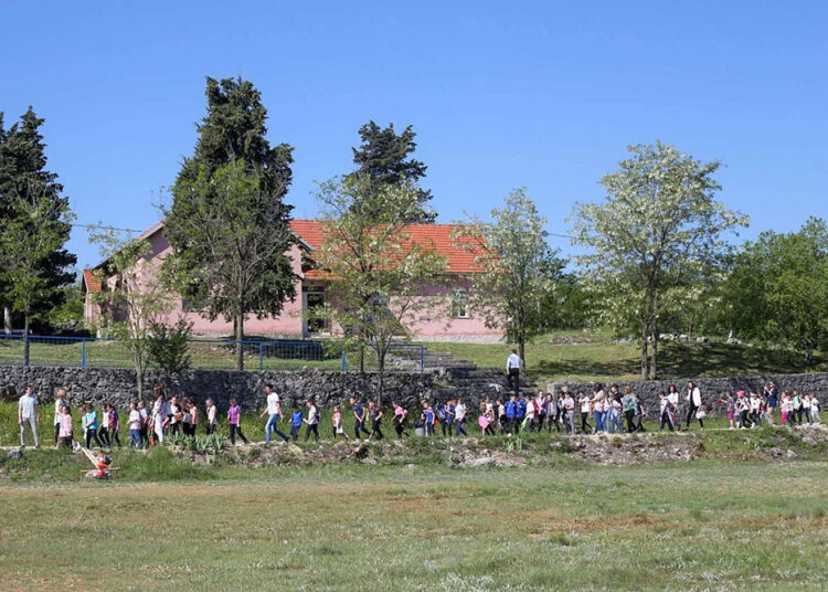 U Rasnu održane Stare školske igre