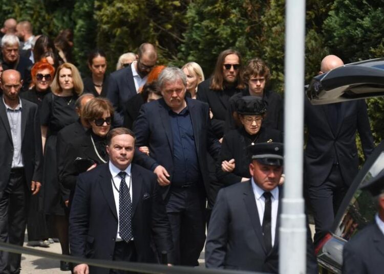 Ivica Osim pokopan u Sarajevu, tisuće ljudi se oprostile od legende