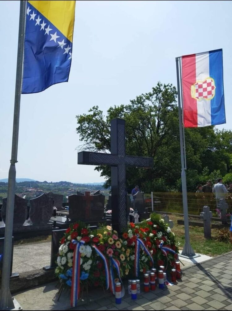 Zastava hrvatskog naroda u BiH niti je neustavna, niti je zabranjena