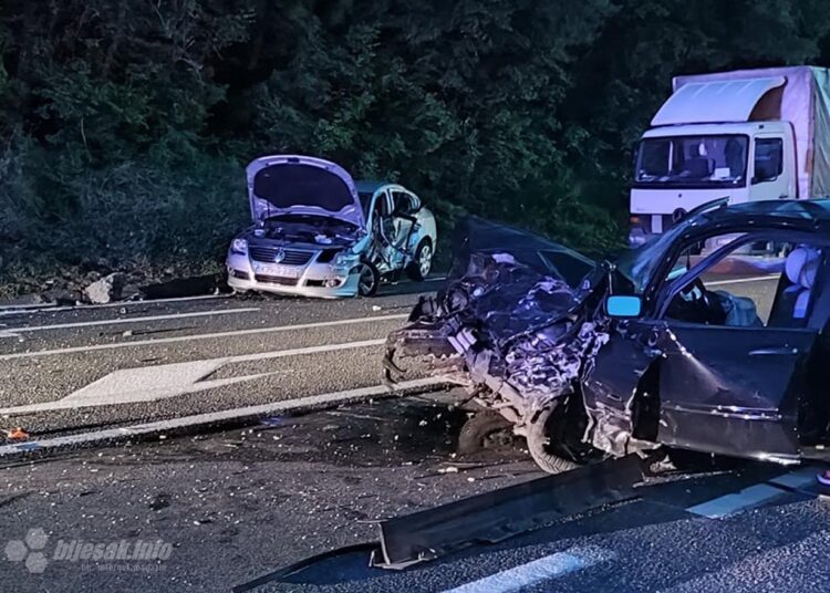 Teška prometna nesreća u Žitomisliću: Ozlijeđeno više osoba, promet obustavljen