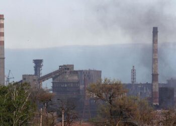 Iz Azovstala evakuirano više od 260 vojnika, Ukrajina prepušta Mariupolj Rusima