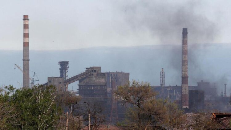 Iz Azovstala evakuirano više od 260 vojnika, Ukrajina prepušta Mariupolj Rusima