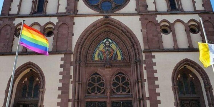 Njemačke rimokatoličke župe na misama blagoslovile homoseksualne parove