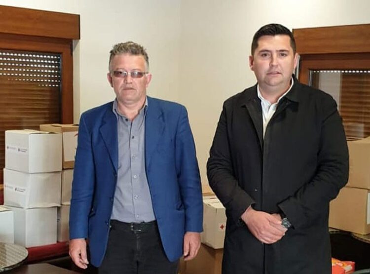 Crveni križ ŽZH podijelio pakete hrane i brašna muslimanskim vjernicima u Ljubuškom