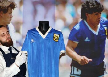 Rekordna cifra: Evo za koji je iznos prodan Maradonin dres u kojem je postigao svoja dva najpoznatija gola