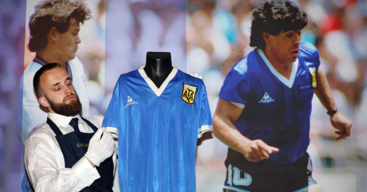 Rekordna cifra: Evo za koji je iznos prodan Maradonin dres u kojem je postigao svoja dva najpoznatija gola