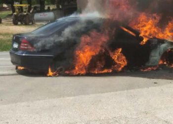 Posušje: Zapalio se automobil, vozačica uspjela izaći na vrijeme