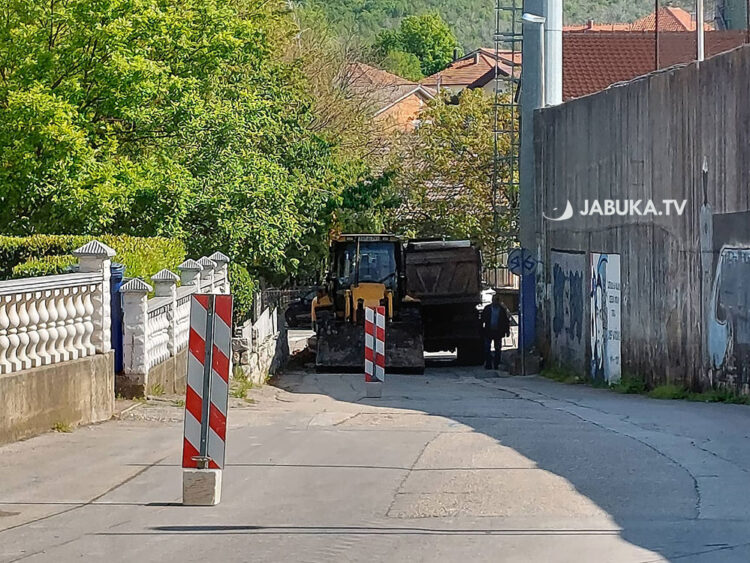 Zatvoren dio ulice na Pecari