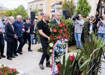 U Sinju svečano otkriven spomenik Gojku Šušku