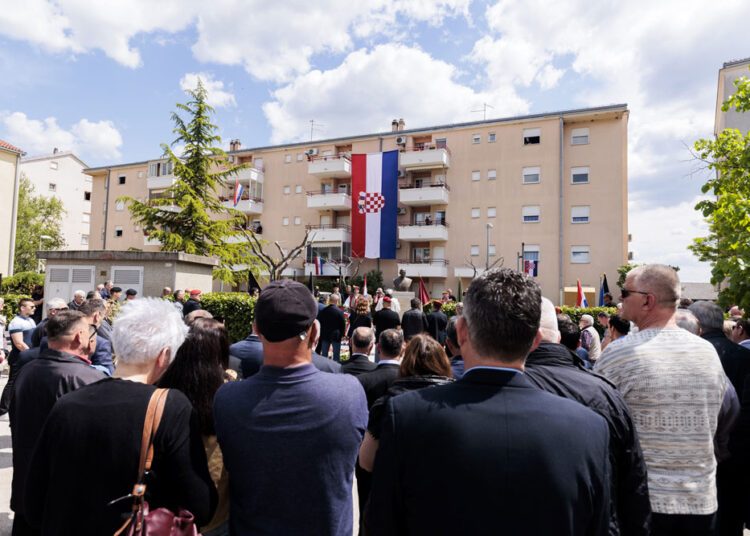 U Sinju svečano otkriven spomenik Gojku Šušku