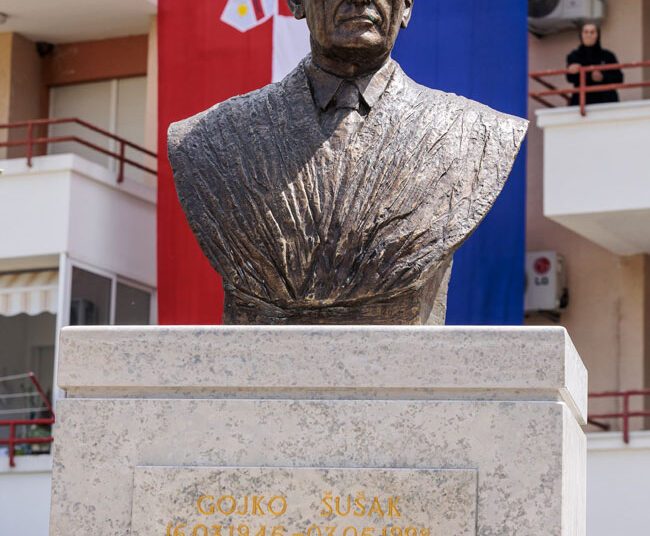 U Sinju svečano otkriven spomenik Gojku Šušku