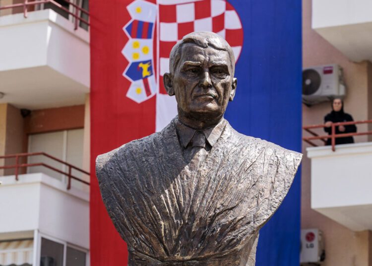 U Sinju svečano otkriven spomenik Gojku Šušku