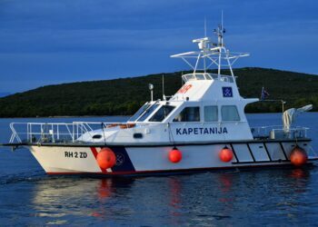 Kod Omišlja spašene tri maloljetne osobe iz gumenjaka