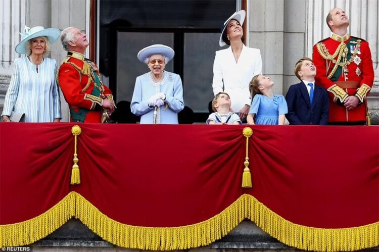 Meghan i Harry opet s kraljevskom obitelji