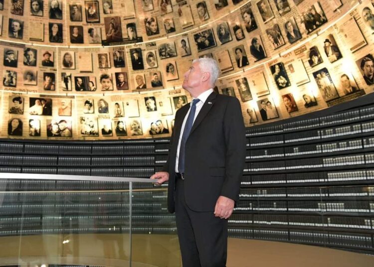 Čović posjetio Yad Vashem; susreo se s Benjaminom Netanyahuom