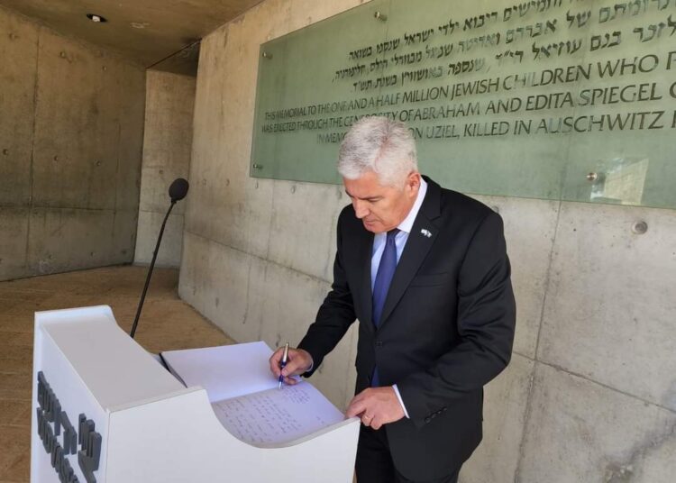 Čović posjetio Yad Vashem; susreo se s Benjaminom Netanyahuom
