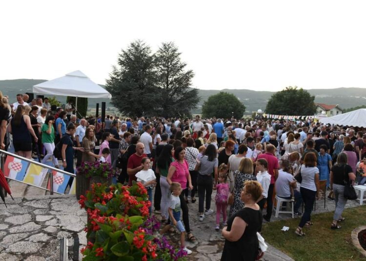 Kočerin proslavio 150 godina župe i Petrovdan (FOTO)