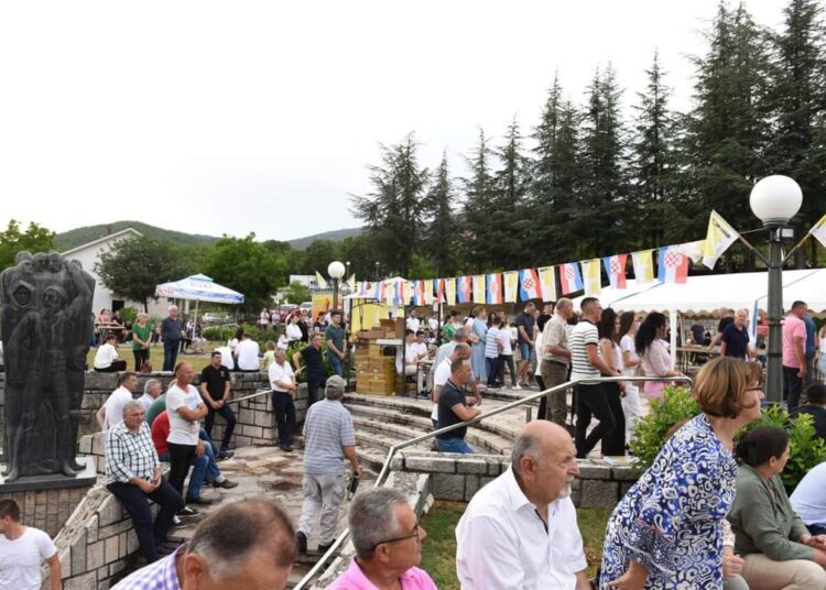 Kočerin proslavio 150 godina župe i Petrovdan (FOTO)